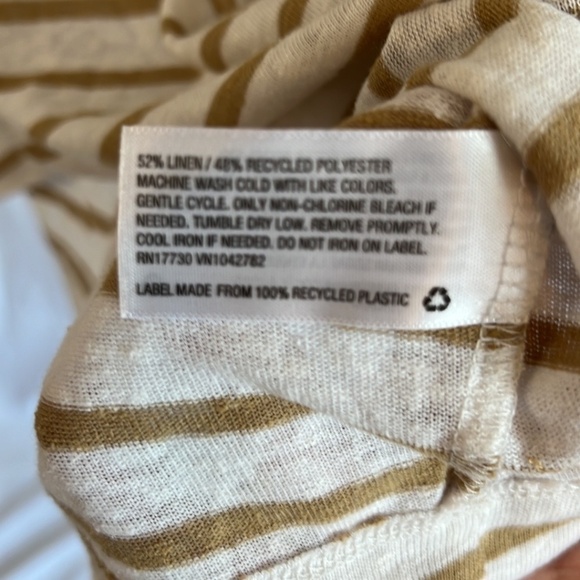 Women’s Universal Threads boxy crop top size 2x large tan & white stripes NEW - Picture 3 of 7